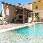 Apartment Lovely In With Wifi