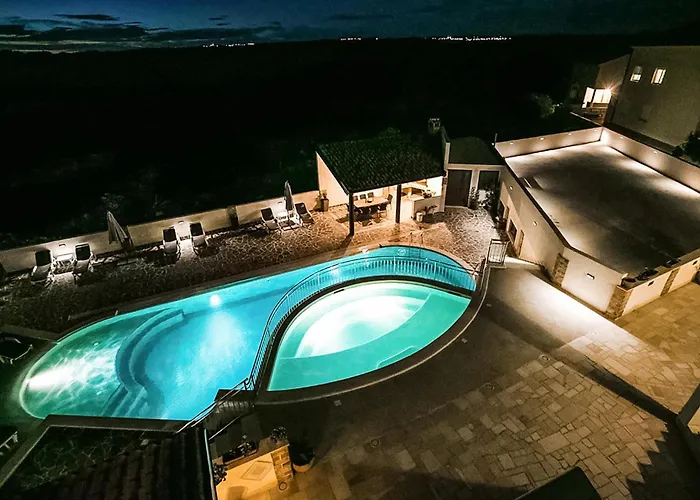 Lovely Apartment In Pula With Wifi *