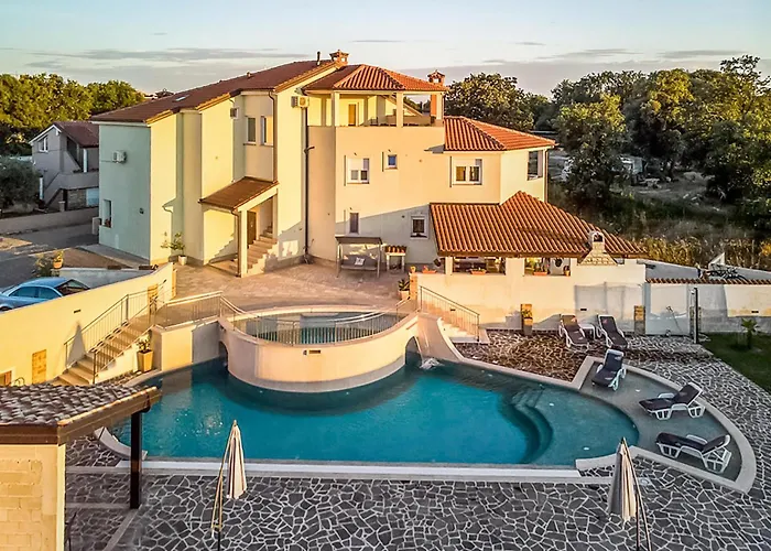 Lovely Apartment In Pula With Wifi Pula