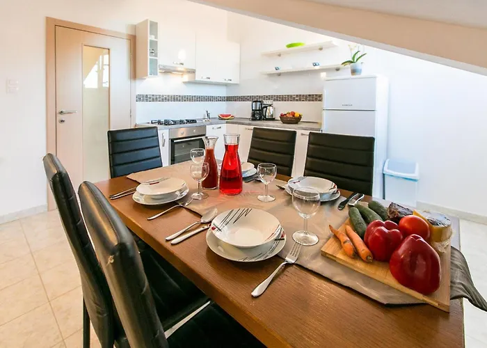 Apartment Lovely Apartment In Pula With Wifi *