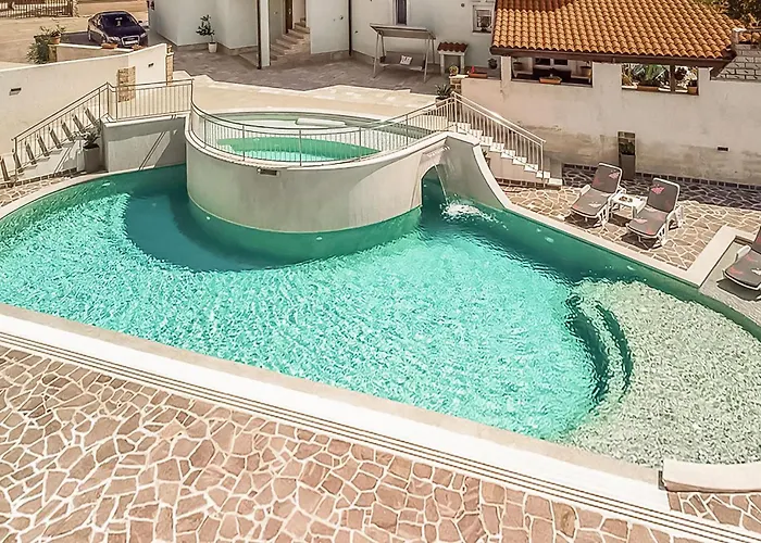 Lovely Apartment In Pula With Wifi Pula