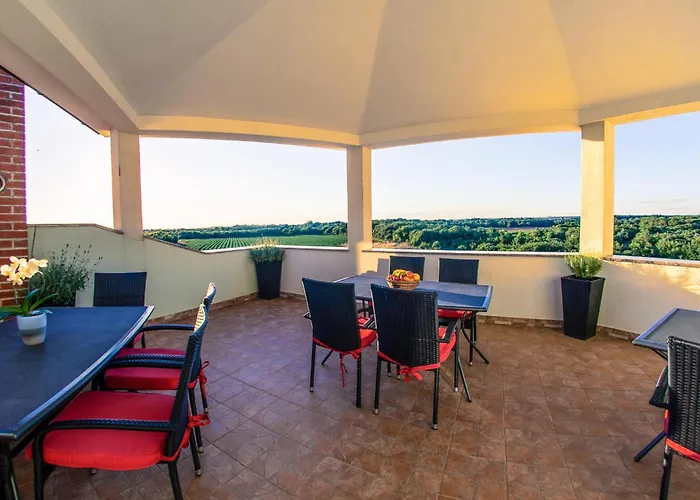 Lovely Apartment In Pula With Wifi Apartment *