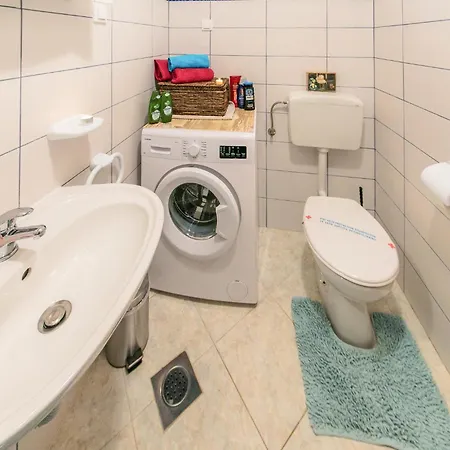 Cozy Apartment In Pula With Wifi *